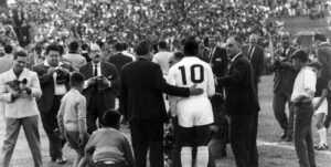 Pele en el Cementerio de los Elefantes
